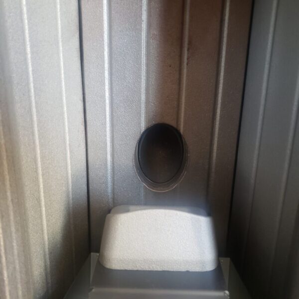 Estufa a Pellets Artel Classic Canalizable 10,2 KW en colores burdeo, negro y blanco, con ventilador silencioso.